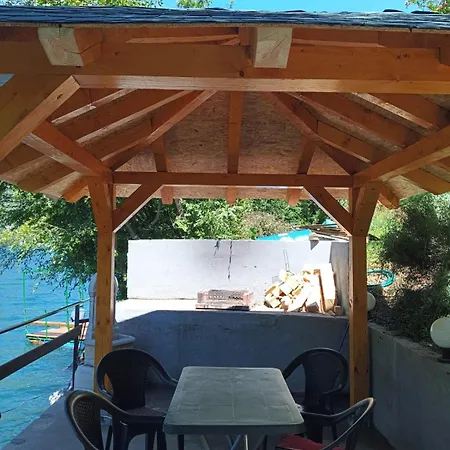 Kuca Pored Jezera Mostar